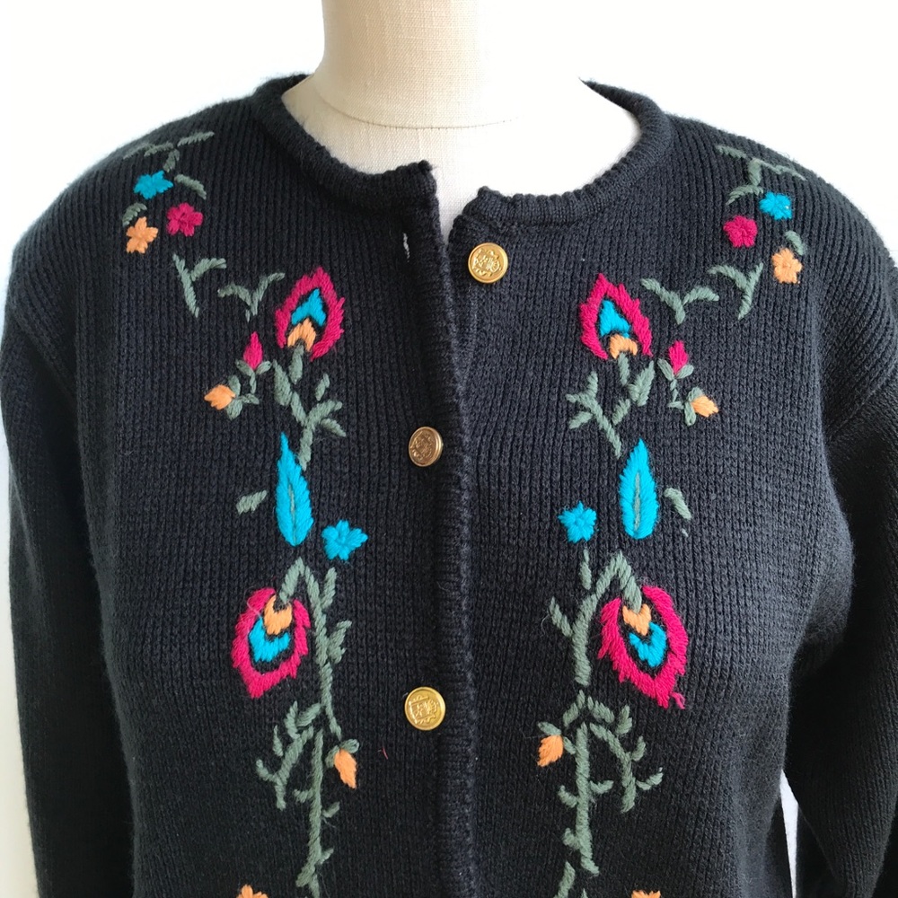 Vintage 70s Black Cardigan w Embroidered Flowers Size  Med-Lg Cottage core - Picture 2 of 5